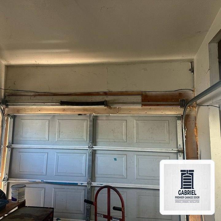Off-Track Garage Door Emergency Realignment & Laser Calibration in Clyde Hill, WA